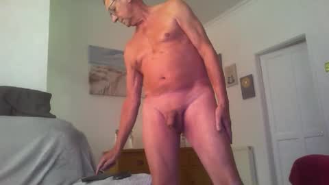 Snapshot of cineman22 chatting on 10.24.25 Cineman22 online show from 10.24.25