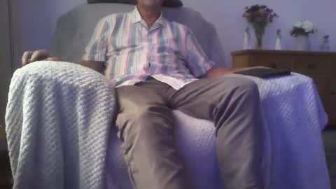 Snapshot of cineman22 chatting on 10.26.25 Cineman22 online show from 10.26.25