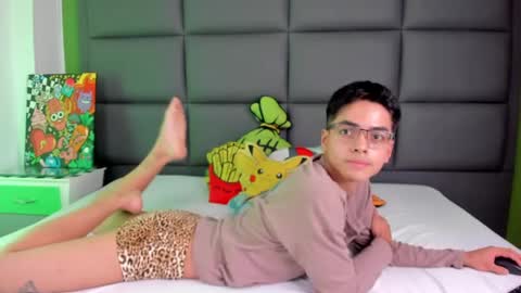 Snapshot of cinnamon_boyx chatting on 03.04.25 Cinna Boy online show from 03.04.25