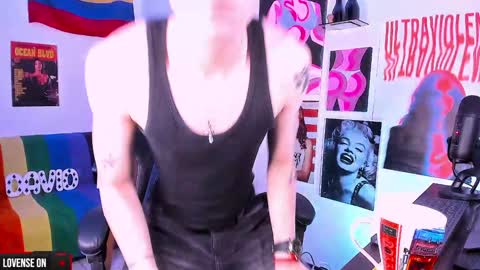 Snapshot of cinnamon_boyxxx chatting on 12.25.24 David Independent Model online show from 12.25.24