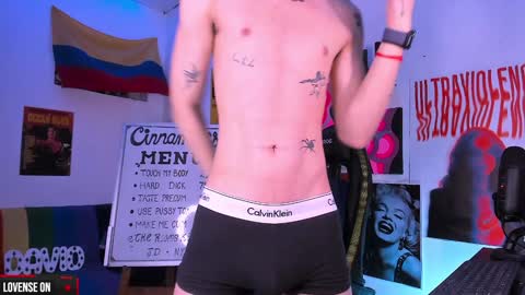 Snapshot of cinnamon_boyxxx chatting on 12.29.24 David Independent Model online show from 12.29.24