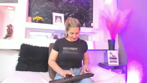 Cinthya  online show from 02.19.26