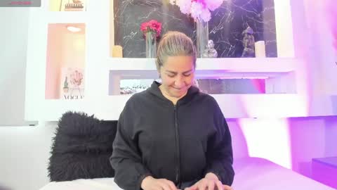 Snapshot of cinthya_mjs chatting on 05.16.26 Cinthya online show from 05.16.26