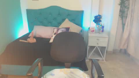 Snapshot of cinthyagomez6 chatting on 02.22.25 cinthyagomez6 online show from 02.22.25