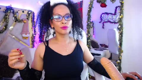 Snapshot of cintia_holms chatting on 12.13.24 Cintia online show from 12.13.24