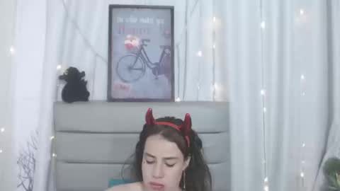 Snapshot of cintia_leon chatting on 10.18.25 cintia_leon online show from 10.18.25