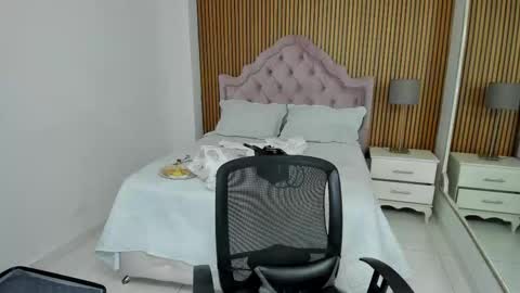 Snapshot of cintiacolins chatting on 11.10.25 CintiaCollins online show from 11.10.25