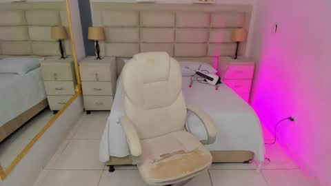 Snapshot of cintiacolins chatting on 11.24.25 CintiaCollins online show from 11.24.25