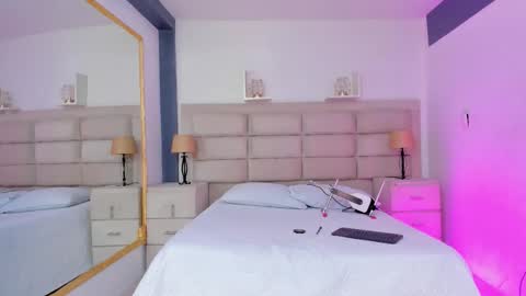 Snapshot of cintiacolins chatting on 11.25.25 CintiaCollins online show from 11.25.25