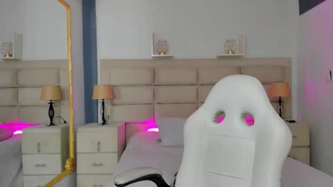 Snapshot of cintiacolins chatting on 12.03.25 CintiaCollins online show from 12.03.25