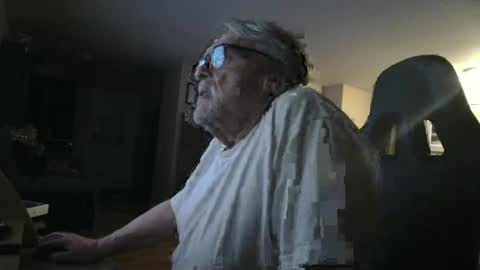 Snapshot of cjscout chatting on 01.04.25 cjscout online show from 01.04.25