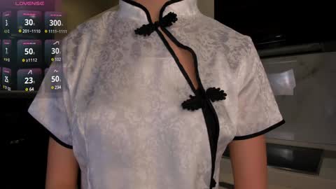 Snapshot of claire_amoure chatting on 01.12.25 Claire online show from 01.12.25