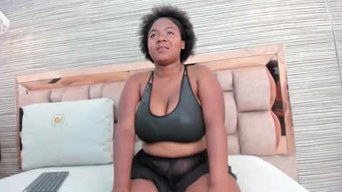 Snapshot of claire_bonny chatting on 11.28.25 claire_bonny online show from 11.28.25