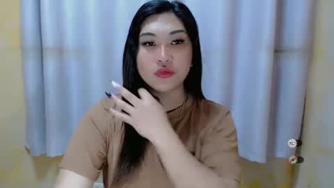 Snapshot of clairewntr_ chatting on 01.08.25 CLAIRE online show from 01.08.25