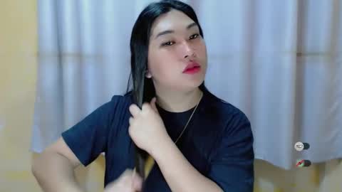 Snapshot of clairewntr_ chatting on 01.22.25 CLAIRE online show from 01.22.25