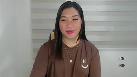 Snapshot of clairewntr_ chatting on 01.27.25 CLAIRE online show from 01.27.25