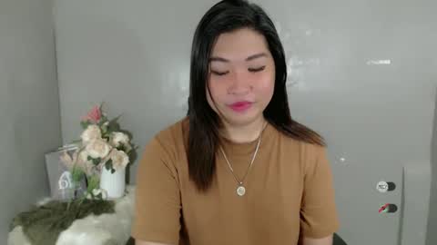 Snapshot of clairewntr_ chatting on 02.01.25 CLAIRE online show from 02.01.25