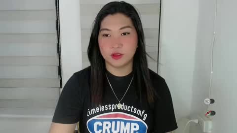 Snapshot of clairewntr_ chatting on 02.03.25 CLAIRE online show from 02.03.25