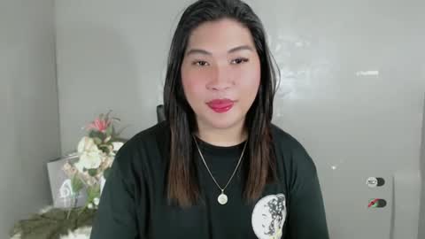 Snapshot of clairewntr_ chatting on 02.06.25 CLAIRE online show from 02.06.25