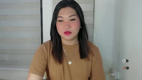 Snapshot of clairewntr_ chatting on 02.11.25 CLAIRE online show from 02.11.25