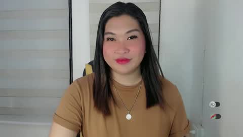 Snapshot of clairewntr_ chatting on 02.11.25 CLAIRE online show from 02.11.25