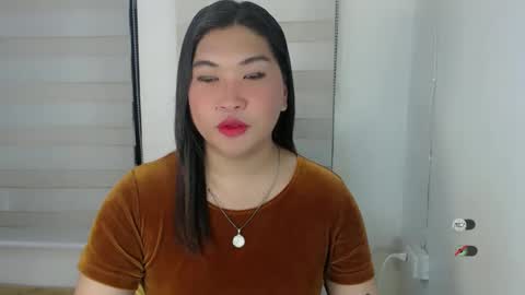 Snapshot of clairewntr_ chatting on 02.18.25 CLAIRE online show from 02.18.25