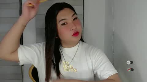 Snapshot of clairewntr_ chatting on 02.22.25 CLAIRE online show from 02.22.25