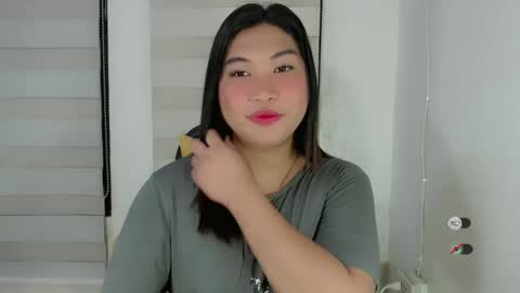 Snapshot of clairewntr_ chatting on 03.04.25 CLAIRE online show from 03.04.25