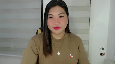 Snapshot of clairewntr_ chatting on 03.06.25 CLAIRE online show from 03.06.25