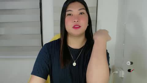 Snapshot of clairewntr_ chatting on 03.10.25 CLAIRE online show from 03.10.25