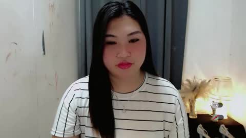 Snapshot of clairewntr_ chatting on 09.12.25 CLAIRE online show from 09.12.25