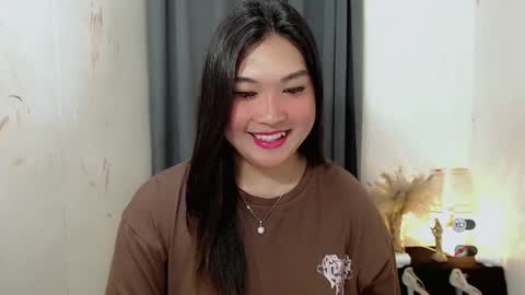 Snapshot of clairewntr_ chatting on 09.17.25 CLAIRE online show from 09.17.25