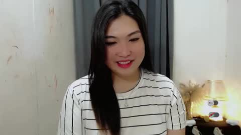 Snapshot of clairewntr_ chatting on 09.27.25 CLAIRE online show from 09.27.25