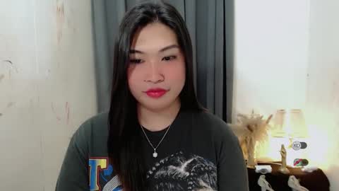 Snapshot of clairewntr_ chatting on 10.02.25 CLAIRE online show from 10.02.25