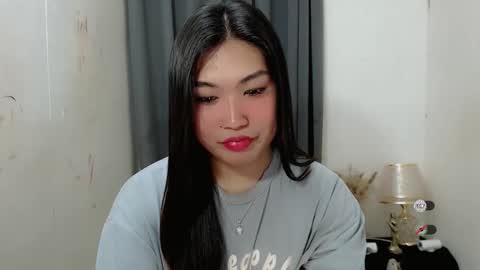 Snapshot of clairewntr_ chatting on 10.03.25 CLAIRE online show from 10.03.25