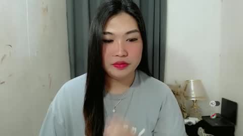 Snapshot of clairewntr_ chatting on 10.04.25 CLAIRE online show from 10.04.25