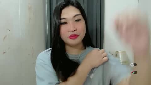 Snapshot of clairewntr_ chatting on 10.05.25 CLAIRE online show from 10.05.25