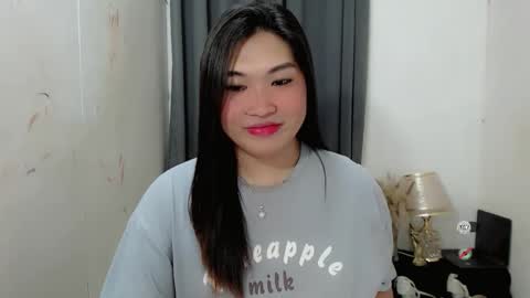 Snapshot of clairewntr_ chatting on 10.06.25 CLAIRE online show from 10.06.25