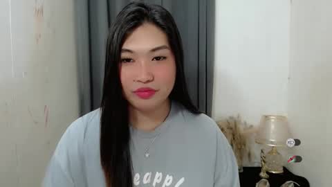 Snapshot of clairewntr_ chatting on 10.11.25 CLAIRE online show from 10.11.25