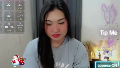 Snapshot of clairewntr_ chatting on 10.12.25 CLAIRE online show from 10.12.25