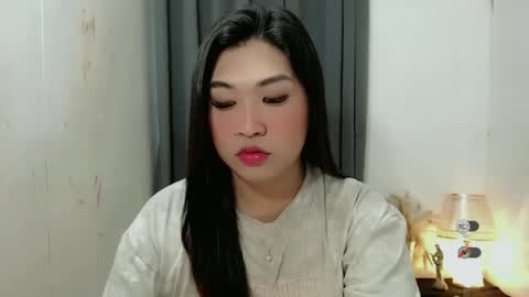 Snapshot of clairewntr_ chatting on 10.15.25 CLAIRE online show from 10.15.25