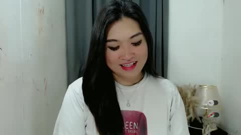 Snapshot of clairewntr_ chatting on 10.20.25 CLAIRE online show from 10.20.25