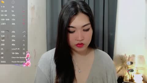 Snapshot of clairewntr_ chatting on 11.04.25 CLAIRE online show from 11.04.25