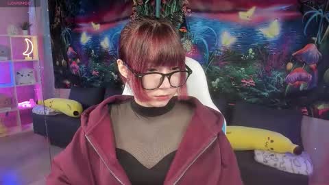 Snapshot of clarabenson chatting on 11.14.25 clarabenson online show from 11.14.25