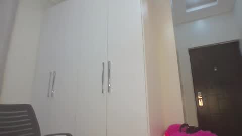 Snapshot of clarah11 chatting on 12.19.25 clara11 online show from 12.19.25