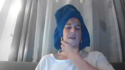 Snapshot of claralafontaine chatting on 06.21.26 claralafontaine online show from 06.21.26