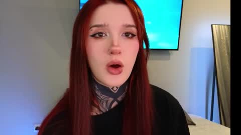 Snapshot of clarewoods chatting on 02.10.26 Sophie online show from 02.10.26