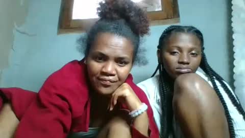 Snapshot of clarisse98 chatting on 10.24.25 clarisse98 online show from 10.24.25