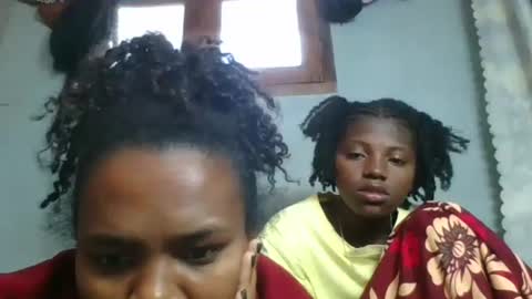 Snapshot of clarisse98 chatting on 10.28.25 clarisse98 online show from 10.28.25