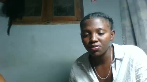 Snapshot of clarisse98 chatting on 10.30.25 clarisse98 online show from 10.30.25